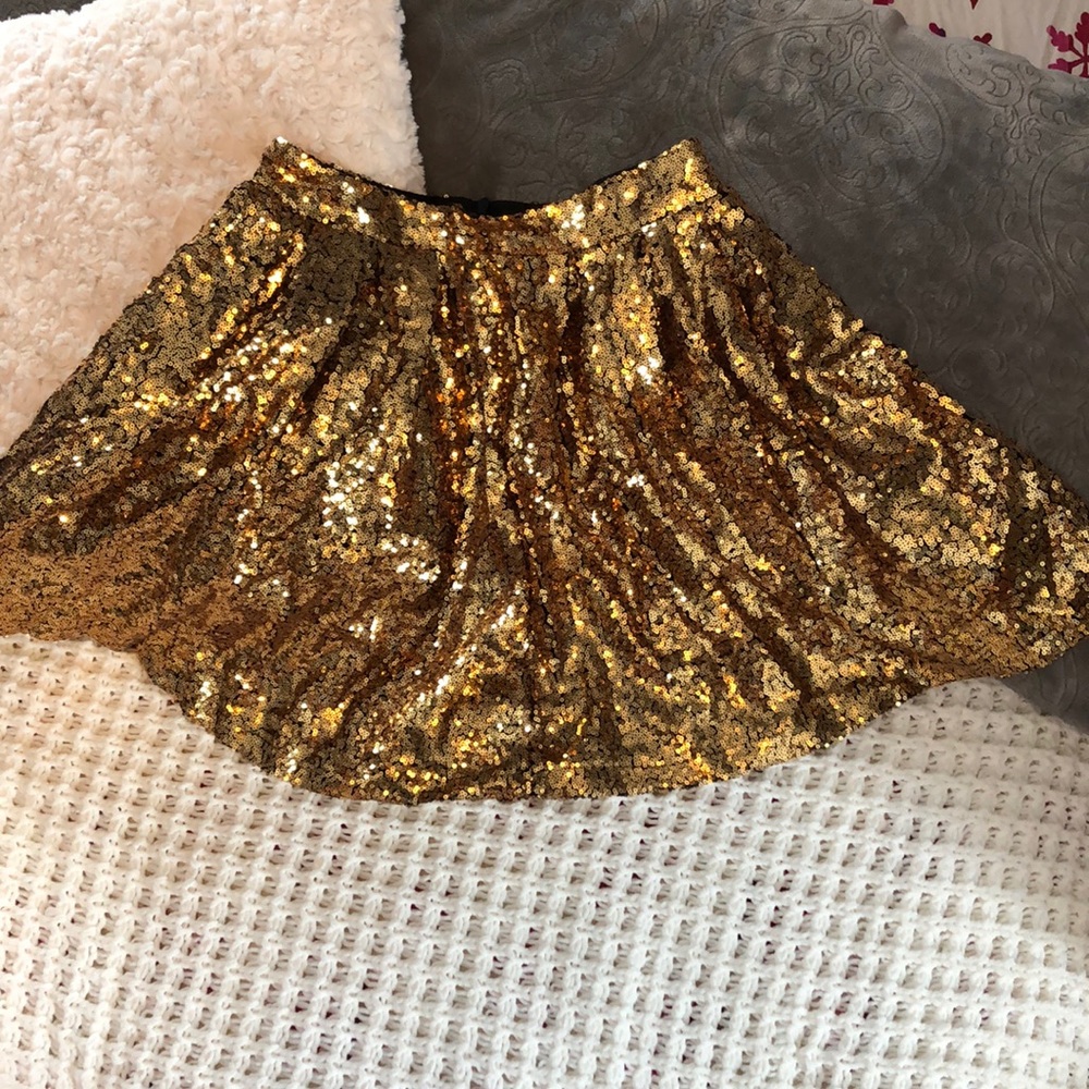 Small Gold Sequined Skirt - Picture 5 of 9